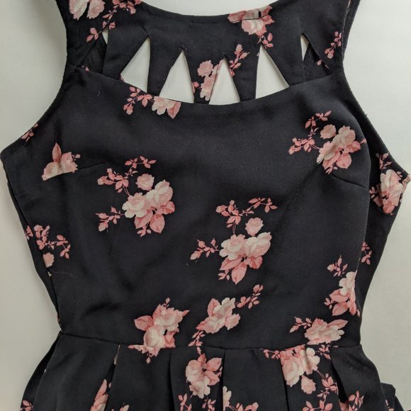Black / Pink Floral / Fit & Flare / Dress / Zipper in Back / Size: S / Empyre - Picture 3 of 5